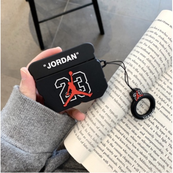 AIRPOD PRO SILICONE PROTECTIVE CASE W/KEYRING - Picture 3 of 4